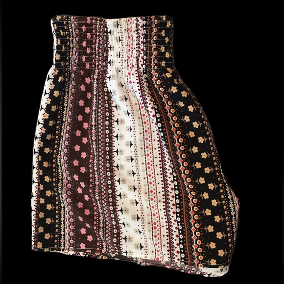 Shein Curve Shirred Waist Graphic 1XL Shorts - Picture 4 of 6